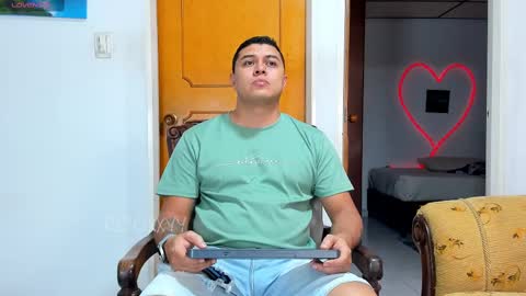 Snapshot of rooxxyy_ chatting on September 22, 12:34 am online show from September 22, 12:34 am