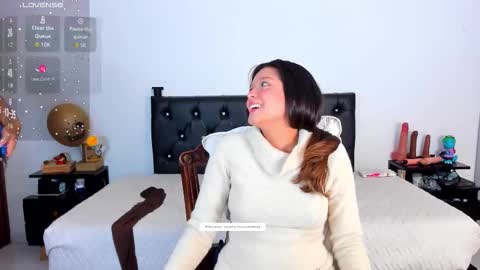 Snapshot of rooxxyy_ chatting on December 2, 10:38 pm online show from December 2, 10:38 pm