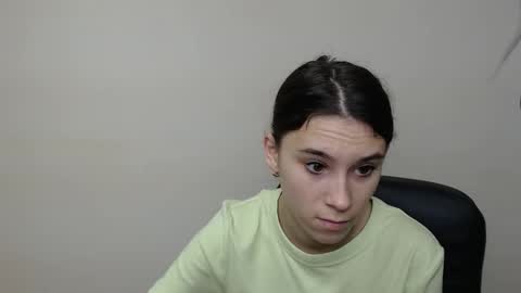 Snapshot of rosalais_ chatting on September 17, 6:26 am Rose online show from September 17, 6:26 am