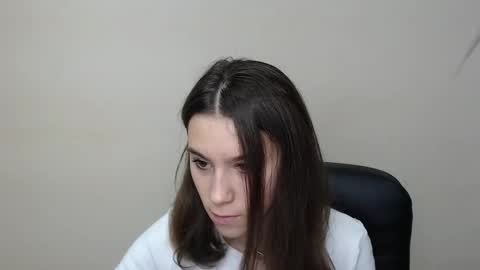 Snapshot of rosalais_ chatting on September 20, 6:14 am Rose online show from September 20, 6:14 am