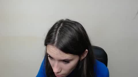 Snapshot of rosalais_ chatting on October 1, 7:14 am Rose online show from October 1, 7:14 am