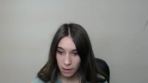 Snapshot of rosalais_ chatting on October 3, 6:43 am Rose online show from October 3, 6:43 am