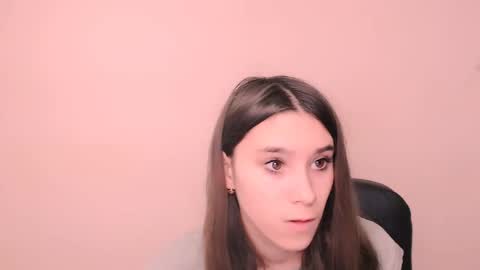 Snapshot of rosalais_ chatting on November 1, 7:10 am Rose online show from November 1, 7:10 am