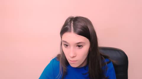 Snapshot of rosalais_ chatting on December 3, 7:27 am Rose online show from December 3, 7:27 am