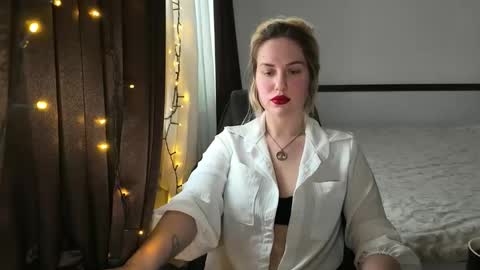 Snapshot of rosaliiiiii chatting on October 27, 1:26 pm Rosali online show from October 27, 1:26 pm