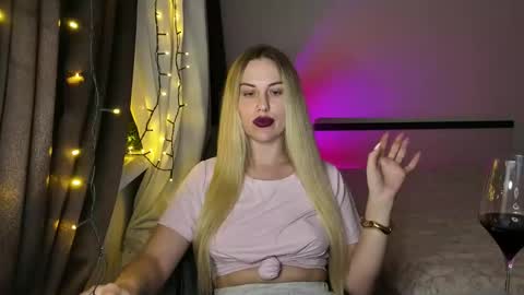 Snapshot of rosaliiiiii chatting on November 4, 3:22 pm Rosali online show from November 4, 3:22 pm