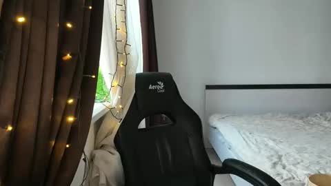 Snapshot of rosaliiiiii chatting on November 6, 11:11 am Rosali online show from November 6, 11:11 am