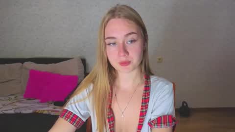 Snapshot of rosalina0230 chatting on October 8, 3:20 pm rosalina online show from October 8, 3:20 pm