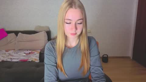 Snapshot of rosalina0230 chatting on October 14, 8:37 am rosalina online show from October 14, 8:37 am