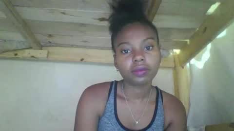 Snapshot of rosalinda933 chatting on March 1, 1:40 am Rosalinda online show from March 1, 1:40 am