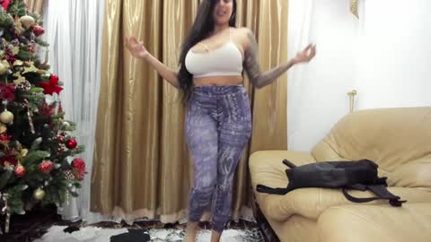 Snapshot of rosasweet02 chatting on January 20, 2:32 am Rosa online show from January 20, 2:32 am