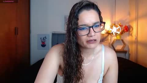 Snapshot of rose_thompson1 chatting on September 9, 1:54 pm Rose online show from September 9, 1:54 pm