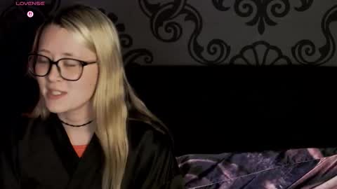 Snapshot of rose_xxx_bb chatting on December 20, 2:18 am Kinky Inky online show from December 20, 2:18 am