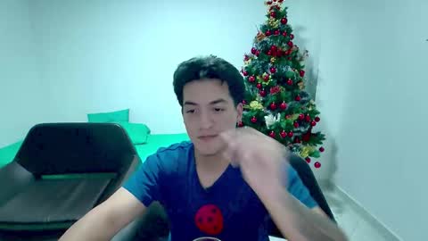 Snapshot of roseandviktor23 chatting on December 14, 10:36 pm Rose Sins and Don Viktor online show from December 14, 10:36 pm