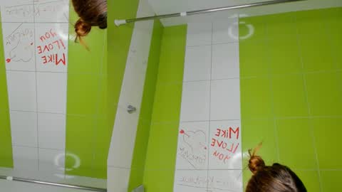 Snapshot of roseblanche2k chatting on February 28, 2:42 am Florin online show from February 28, 2:42 am