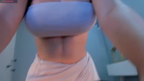 Snapshot of roseferrera chatting on December 31, 5:29 pm Rose online show from December 31, 5:29 pm