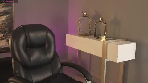 Snapshot of roseferrera chatting on October 14, 8:53 pm Rose online show from October 14, 8:53 pm