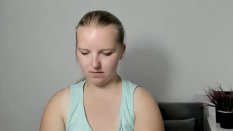 Snapshot of rosehypnotic chatting on June 12, 5:23 pm Rose online show from June 12, 5:23 pm