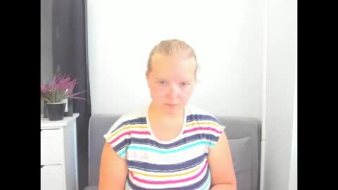 Snapshot of rosehypnotic chatting on June 19, 5:17 pm Rose online show from June 19, 5:17 pm