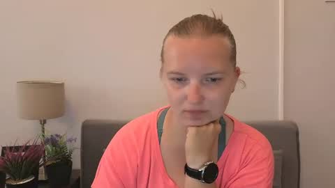 Snapshot of rosehypnotic chatting on June 24, 7:40 am Rose online show from June 24, 7:40 am