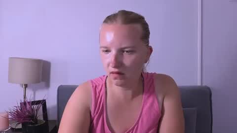 Snapshot of rosehypnotic chatting on June 29, 10:15 am Rose online show from June 29, 10:15 am