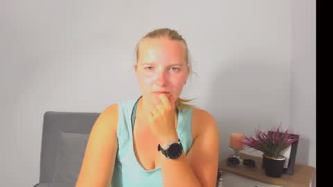 Snapshot of rosehypnotic chatting on July 24, 5:44 pm Rose online show from July 24, 5:44 pm