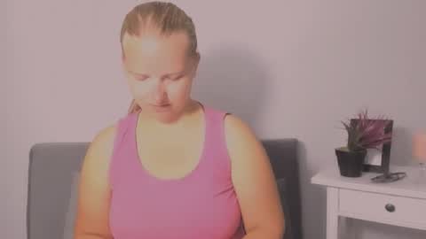 Snapshot of rosehypnotic chatting on July 27, 6:42 am Rose online show from July 27, 6:42 am