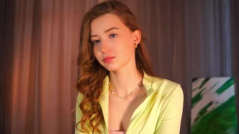 Snapshot of rosellegaeta chatting on October 8, 4:32 am Elsa online show from October 8, 4:32 am