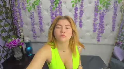 Snapshot of roselyn_arnold chatting on November 1, 12:51 pm Julieta online show from November 1, 12:51 pm