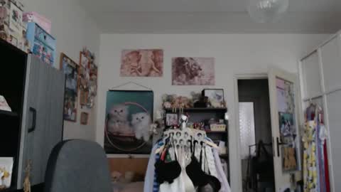 Snapshot of roselynsun chatting on November 14, 1:21 pm Rose online show from November 14, 1:21 pm