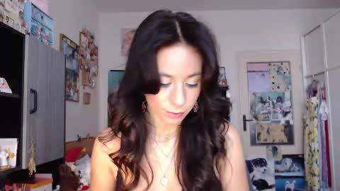 Snapshot of roselynsun chatting on December 17, 1:06 pm Rose online show from December 17, 1:06 pm