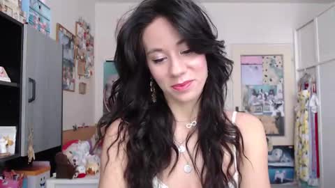 Snapshot of roselynsun chatting on January 9, 12:19 pm Rose online show from January 9, 12:19 pm