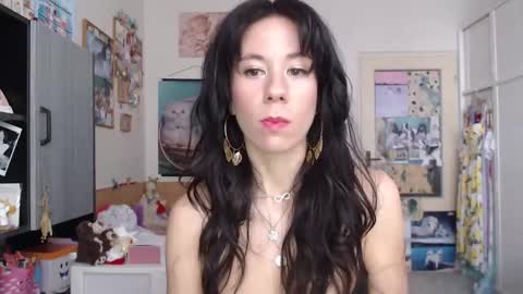 Snapshot of roselynsun chatting on February 4, 1:17 pm Rose online show from February 4, 1:17 pm