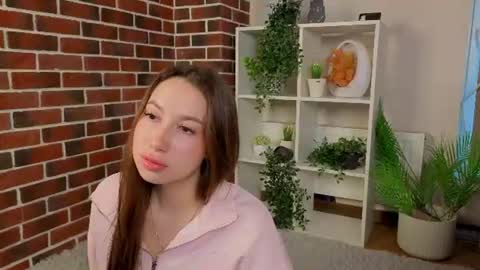 Snapshot of rosemaryhauan chatting on July 22, 5:38 pm Annie online show from July 22, 5:38 pm