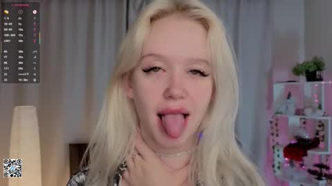 Snapshot of rosemaryleadley chatting on October 3, 4:42 am Graise online show from October 3, 4:42 am
