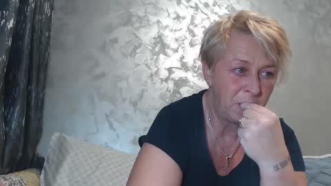 Lovepinklilly online show from February 18, 3:54 pm