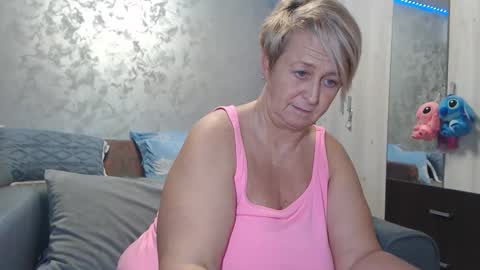 Lovepinklilly online show from February 3, 6:24 pm