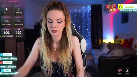 Snapshot of rosesarered97 chatting on December 17, 9:10 pm Abbygail online show from December 17, 9:10 pm