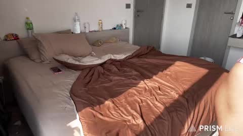 Roshelle online show from March 6, 8:44 am