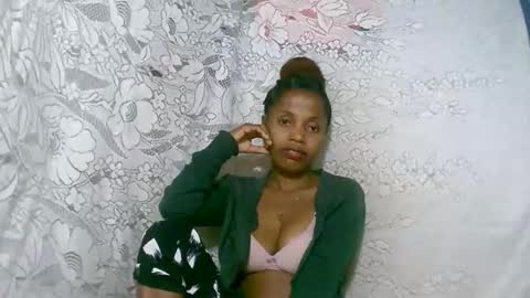 Snapshot of rosiahot1 chatting on November 28, 2:47 am rosia online show from November 28, 2:47 am