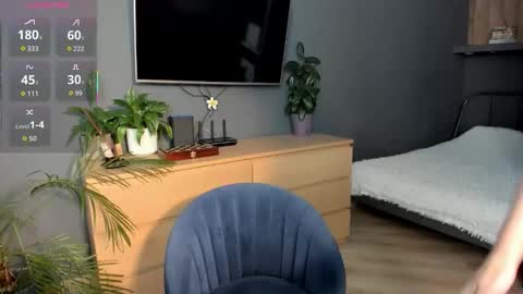 Snapshot of rosie_gracefulness_ chatting on September 28, 11:15 am Rose - online show from September 28, 11:15 am