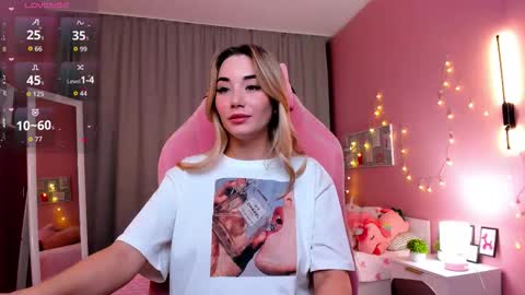 Snapshot of rosie_mac chatting on November 28, 1:08 am Rosie online show from November 28, 1:08 am