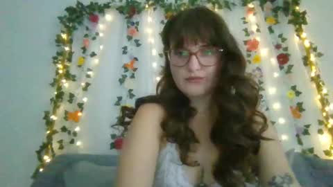 Snapshot of rosie_woods chatting on September 20, 6:42 pm rosie_woods online show from September 20, 6:42 pm