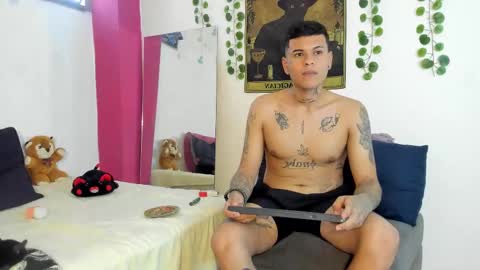 Snapshot of rosse_dredd chatting on November 2, 8:44 pm Anal for the first time 40000tks online show from November 2, 8:44 pm