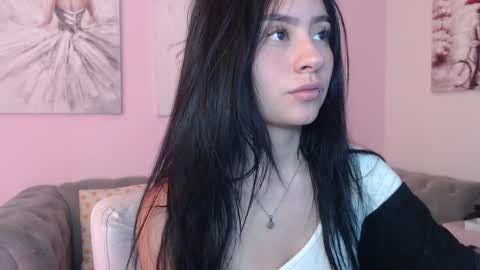 Snapshot of rousee_v chatting on December 19, 3:51 am Rousee online show from December 19, 3:51 am