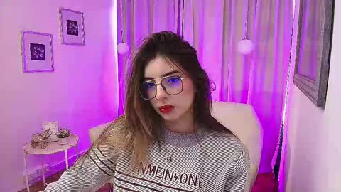 Snapshot of rousee_v chatting on September 19, 1:34 pm Rousee online show from September 19, 1:34 pm