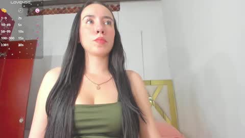 Snapshot of rousee_yarelds chatting on February 12, 3:51 am rousee_yarelds online show from February 12, 3:51 am