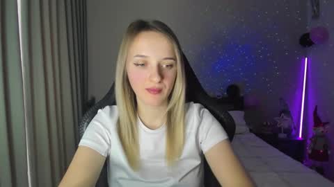 Snapshot of rousereed chatting on December 15, 11:01 am Rouse online show from December 15, 11:01 am