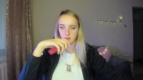 Snapshot of rousereed chatting on October 24, 10:44 am Rouse online show from October 24, 10:44 am