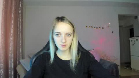 Snapshot of rousereed chatting on October 26, 7:36 am Rouse online show from October 26, 7:36 am